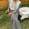 韩国chic夏季法式复古圆领蕾丝，钩花拼接泡泡袖荷叶边格子连衣裙女