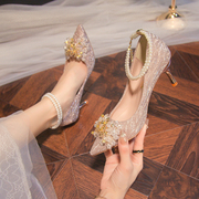法式水晶婚鞋女2024秀禾主婚纱新娘鞋日常配裙子香槟色高跟伴娘鞋