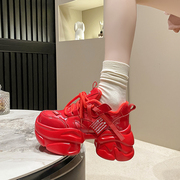 漆皮亮面中国红色厚底老爹鞋女款2024增高加绒女鞋休闲鞋