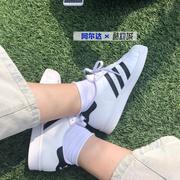 秒发 Adidas三叶草金标贝壳头大童经典款黑白低帮板鞋FU7712