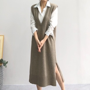 韩国ins秋冬法式复古针织，背心裙宽松下摆开叉，设计深v领毛衣连衣裙