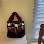 OneBlueNook丨“草莓庄园”手工毛线钩织编织 草莓可爱手提包包