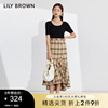 lilybrown春夏款，简约修身圆领套头，露背针织衫lwnt222124