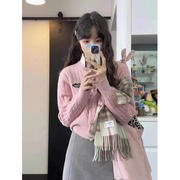韩系温柔粉色麻花针织开衫，女修身毛衣，气质外套长袖短款上衣