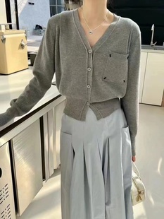 韩版通勤款大口袋针织开衫女高级感24早春纯色单排扣v领上衣