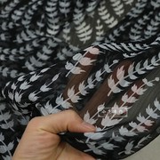黑色麦穗印花雪纺布料，透明夏季垂坠感连衣裙，时装面料高档设计感