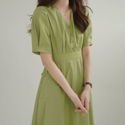 法式绿色小清新连衣裙，女2022年韩系夏季气质，复古甜美v领裙子
