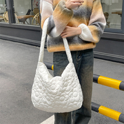 七公主的口袋 韩风刺绣花朵单肩包绗缝白色斜挎包大容量通勤包袋