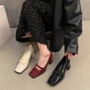 香港法式气质复古单鞋女2023秋季粗跟黑色方头百搭红色高跟鞋