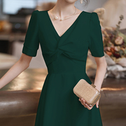 墨绿色小晚礼服裙夏平时可穿小众，高端宴会气质名媛缎面洋装连衣裙