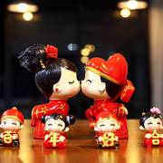 情侣亲嘴结婚娃娃摆件新婚金童接吻中式中国红婚房人偶小摆件