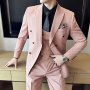 粉红色西服套装男韩版修身双排，扣西装三件套帅气新郎结婚礼服外套