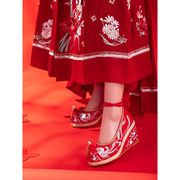 红色婚鞋女坡跟内珍珠绑带中式秀禾鞋改良唐风翘头汉