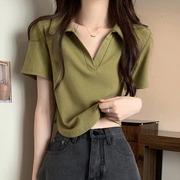 2024绿色polo短袖t恤女韩版修身v领纯色，打底圆弧下摆领上衣