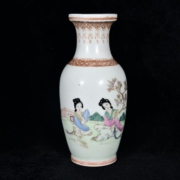 建国初期外销瓷粉彩仕女图玉兰瓶