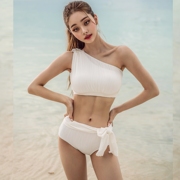 女游泳衣白色单肩显瘦分体比基尼小胸钢托少女温泉泳装韩国版
