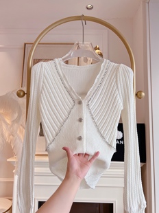 台湾货2023年设计感水钻，v领修身显瘦超仙甜美白色针织衫毛衣女装