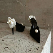 黑色真丝缎尖头高跟鞋女2024年玫瑰花朵后空珍珠装饰性感细跟凉鞋