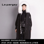 lapargay纳帕佳2023秋冬女装，黑色中长款连帽保暖羽绒服棉服