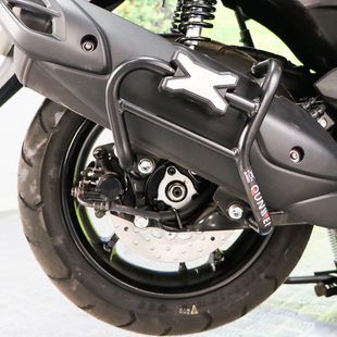 适用雅马哈nmax155摩托车排气管消声器侧保护杠尾架配件