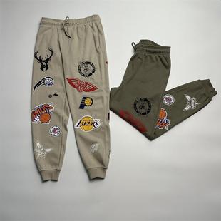 原单美式篮球男士加绒卫裤满身球队logo印花束口小脚直筒长裤