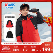 特步童装男童冲锋衣两件套过年摇粒绒三合一外套红色，拜年服龙年冬