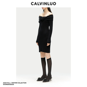calvinluo玫瑰装饰露肩针织连衣裙，23秋冬白黑色修身