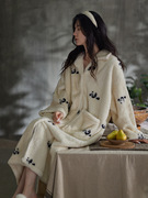 秋冬可爱熊猫珊瑚绒睡衣女冬季保暖加厚毛绒绒连体家居服睡袍