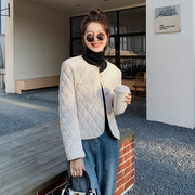 韩版冬装小香风时尚圆领精致包边单排扣绗缝格纹棉衣超短外套