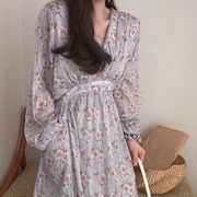 韩国chic春季减龄气质，东大门v领碎花连衣裙，高级感减龄百搭长裙女
