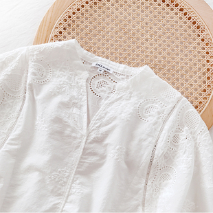 通勤仙女款镂空绣花上衣 小众感气质显瘦V领白色中袖衬衫女夏季