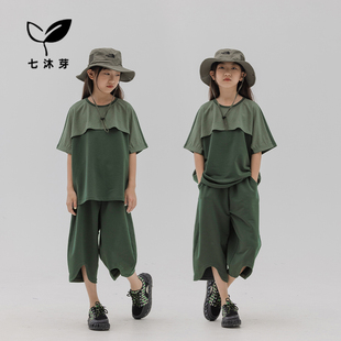 七沐芽童装原创儿童套装男童，2023女童夏装军绿色，假两件t恤+休闲裤