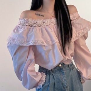 韩国chic春季重工蕾丝拼接荷叶边一字领露肩泡泡袖粉色衬衫女