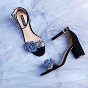 黑色绒面粗跟优雅女凉鞋一字，扣ins仙，蓝色花朵舒适森系少女高跟鞋