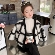 女童秋冬装毛毛衣(毛毛衣)2023韩版儿童洋气时髦黑白格外套小女孩加厚棉服