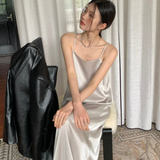 高级感缎面醋酸连衣裙，2024春韩系优雅性感方领吊带裙纯色长裙