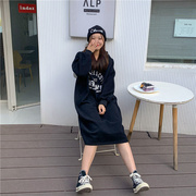 大码显瘦连衣裙秋季女2023韩版字母加绒长袖连帽卫衣减龄遮肚长裙
