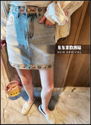 欧洲站夏季名媛风奢华编织金丝彩色花朵腰封包边时髦牛仔短裙
