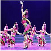彝族鸡冠帽舞台表演舞蹈演出服，女装夏日里的滴滴调少数民族服装