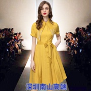 深圳南油2024夏季女装，燕尾领订亮钻短袖，雅黄色中长款连衣裙女