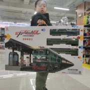 儿童玩具东风火车头4B内燃机车仿真电动轨道火车绿皮火车模型玩具