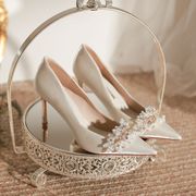 白色绸缎婚鞋新娘鞋2024秀禾主婚纱两穿法式高跟鞋宴会礼服