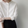 XINER 缎面白色衬衫女设计感小众上衣一粒珍珠扣圆领立领气质衬衣