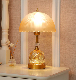欧式轻奢现代创意感奶油风水晶玻璃调光温馨复古婚庆卧室床头台灯