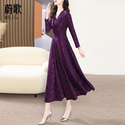 2023秋季紫色V领长袖连衣裙轻奢气质显瘦高级感法式大摆长裙