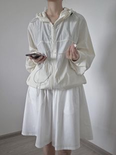 米白色轻薄防晒衣女夏季2024防紫外线户外开衫透气外套防晒服