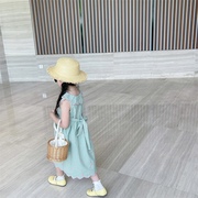 韩版童装女童清新绿格满绣花朵木耳边娃娃领无袖背心裙连衣裙