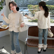 新中式蕾丝国风盘扣外套，女童2024春秋款，设计感珍珠花边牛仔裤套装