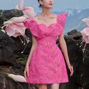 2022夏amy越南小众设计师品牌，玫红色方领飞袖连衣裙花朵唯美短裙
