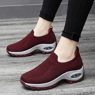 红鞋子妈妈款老北京布鞋红色厚底，轻便旅游走路鞋舒适中年运动秋鞋